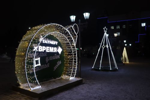 Сотни огней и радостных улыбок: в Нурлате зажгли главную ёлку (+фоторепортаж)