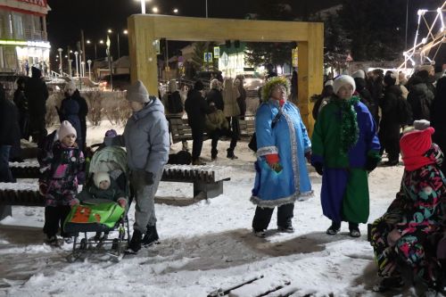 Сотни огней и радостных улыбок: в Нурлате зажгли главную ёлку (+фоторепортаж)