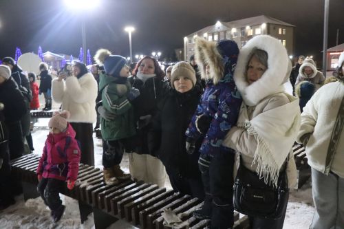 Сотни огней и радостных улыбок: в Нурлате зажгли главную ёлку (+фоторепортаж)