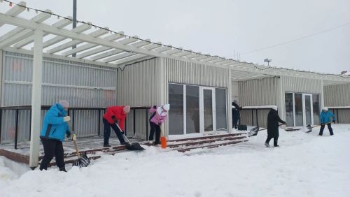 Первый зимний субботник прошёл в нурлатском парке «Спортивный»