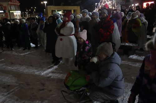 Сотни огней и радостных улыбок: в Нурлате зажгли главную ёлку (+фоторепортаж)