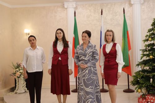 Юбиляры семейной жизни получили поздравления в День работников ЗАГС