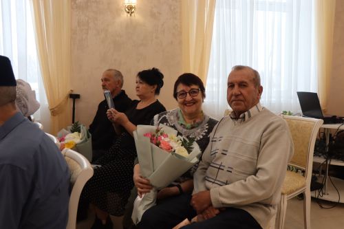 Юбиляры семейной жизни получили поздравления в День работников ЗАГС