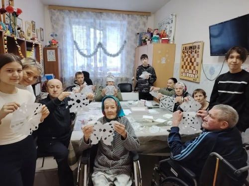 Забота Первых: школьники Нурлата подарили тепло пожилым