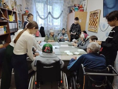 Забота Первых: школьники Нурлата подарили тепло пожилым
