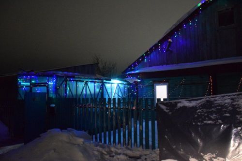 Яркие огни превратили дом Егоровых в сказку