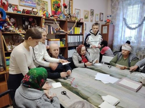 Забота Первых: школьники Нурлата подарили тепло пожилым