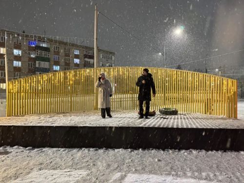 В микрорайоне Сахароваров зажгли главный символ праздника