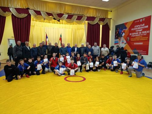 Более 70 борцов сошлись на ковре в Чулпаново