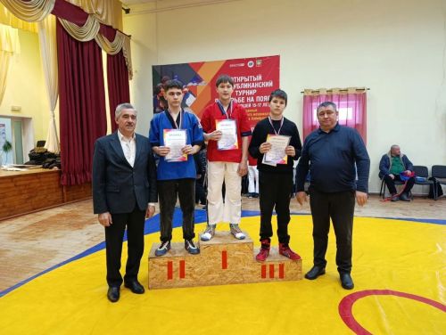 Более 70 борцов сошлись на ковре в Чулпаново
