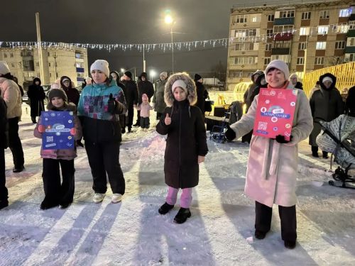В микрорайоне Сахароваров зажгли главный символ праздника
