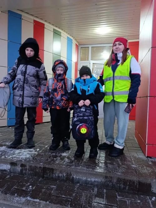 Яркий пример родительской заботы: в Мамыковской школе проверили «светящихся» пешеходов