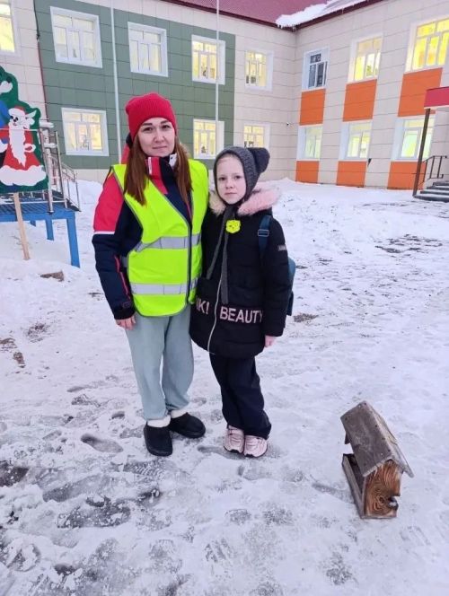 Яркий пример родительской заботы: в Мамыковской школе проверили «светящихся» пешеходов