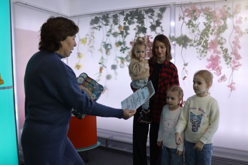 В «Нурлат-информе» наградили победителей конкурса «Новогодний привет из дома»