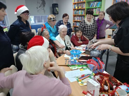 Новогодняя сказка в библиотеке: песни, конкурсы и подарки для «Весты»
