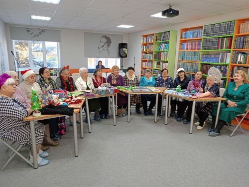 Новогодняя сказка в библиотеке: песни, конкурсы и подарки для «Весты»