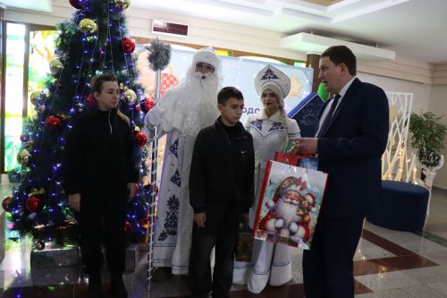 Волшебство продолжается: нурлатцы исполняют новогодние мечты детей