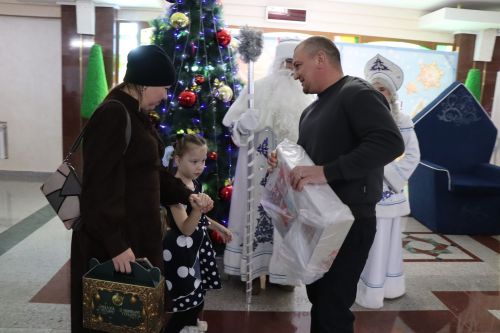Волшебство продолжается: нурлатцы исполняют новогодние мечты детей