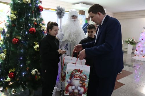 Волшебство продолжается: нурлатцы исполняют новогодние мечты детей