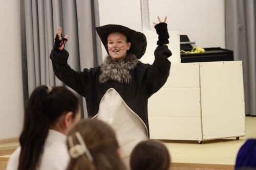 В царстве Гороха и волшебства: нурлатские «АRTисты» представили новогоднюю сказку