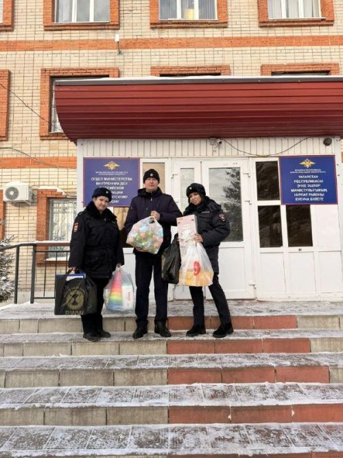 В Нурлате прошла традиционная праздничная акция «Полицейский Дед Мороз»