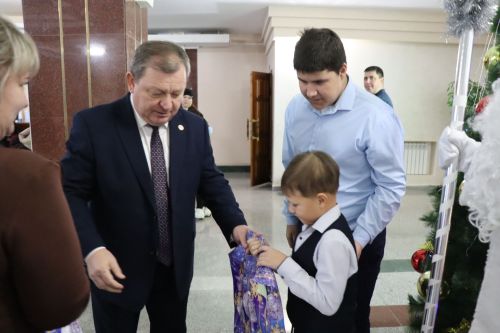 Волшебство продолжается: нурлатцы исполняют новогодние мечты детей
