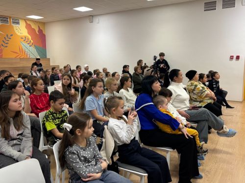 В царстве Гороха и волшебства: нурлатские «АRTисты» представили новогоднюю сказку