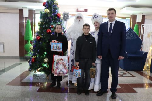 Волшебство продолжается: нурлатцы исполняют новогодние мечты детей