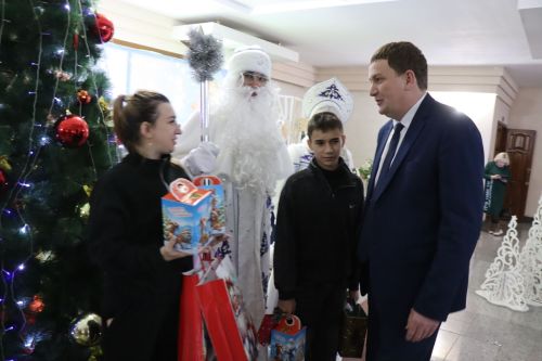 Волшебство продолжается: нурлатцы исполняют новогодние мечты детей