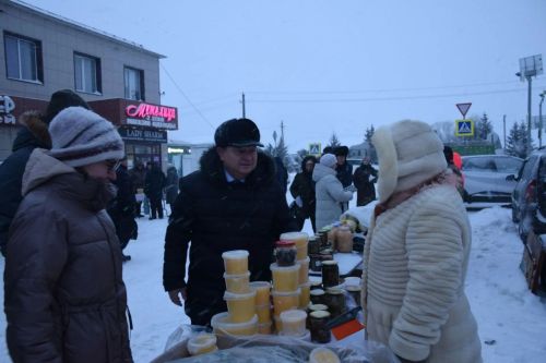 Нурлат окунулся в предновогоднюю суету благодаря праздничной ярмарке