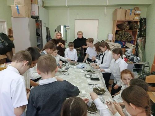 Нурлатский школьник Расул Замалеев провёл для одноклассников экскурсию в волонтёрский штаб