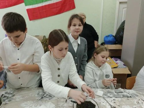 Нурлатский школьник Расул Замалеев провёл для одноклассников экскурсию в волонтёрский штаб