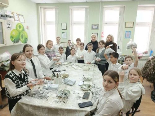 Нурлатский школьник Расул Замалеев провёл для одноклассников экскурсию в волонтёрский штаб