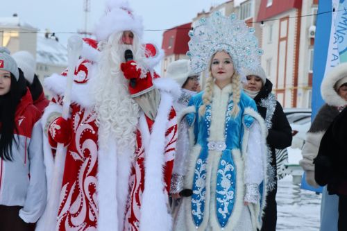 В Нурлате праздник «В нашем дружном дворе» дал старт зимнему фестивалю добрососедства «Курше»