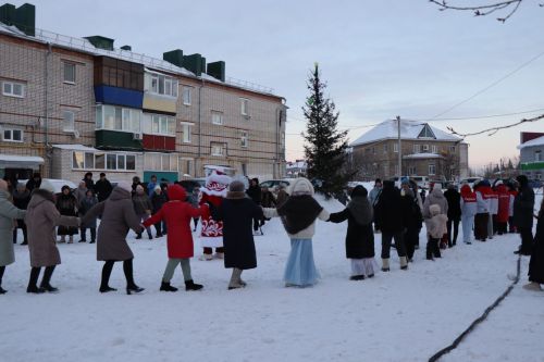 В Нурлате праздник «В нашем дружном дворе» дал старт зимнему фестивалю добрососедства «Курше»