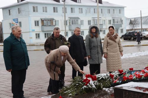 В День неизвестного солдата в Нурлате прошел урок мужества «Герои без звезд из Татарстана» (+фоторепортаж)