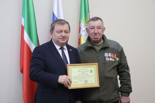 В День неизвестного солдата в Нурлате прошел урок мужества «Герои без звезд из Татарстана» (+фоторепортаж)