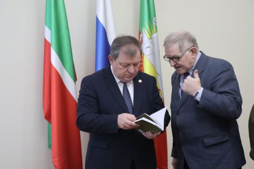В День неизвестного солдата в Нурлате прошел урок мужества «Герои без звезд из Татарстана» (+фоторепортаж)