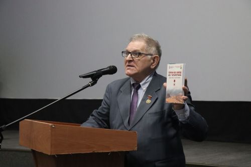 В День неизвестного солдата в Нурлате прошел урок мужества «Герои без звезд из Татарстана» (+фоторепортаж)