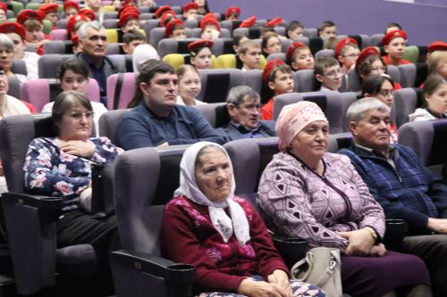 В День неизвестного солдата в Нурлате прошел урок мужества «Герои без звезд из Татарстана» (+фоторепортаж)