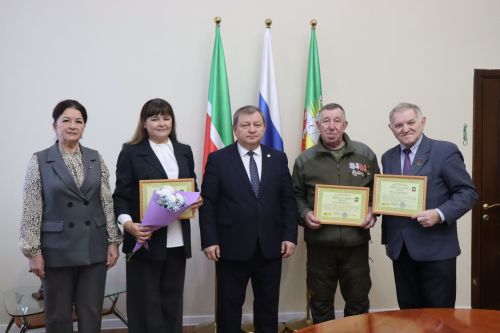 В День неизвестного солдата в Нурлате прошел урок мужества «Герои без звезд из Татарстана» (+фоторепортаж)