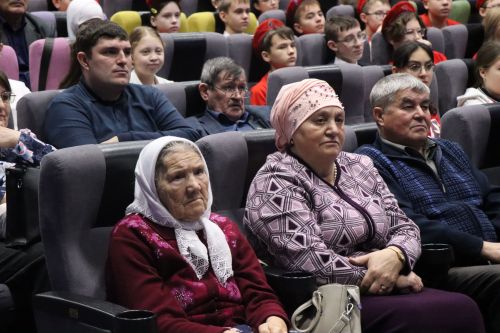 В День неизвестного солдата в Нурлате прошел урок мужества «Герои без звезд из Татарстана» (+фоторепортаж)
