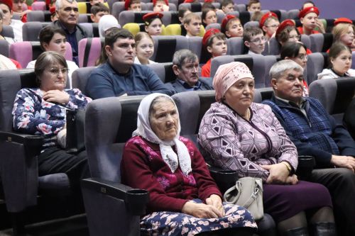 В День неизвестного солдата в Нурлате прошел урок мужества «Герои без звезд из Татарстана» (+фоторепортаж)