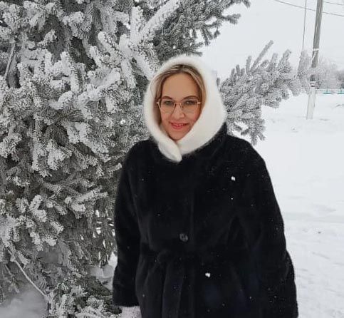 Жителей Степного Озера и Илюткина с наступающим Новым годом поздравляет Алсу Шакирова