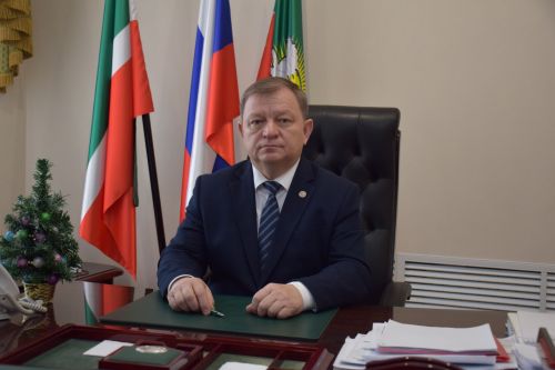 Дамир Ишкинеев поздравил нурлатцев с наступающим 2026 годом