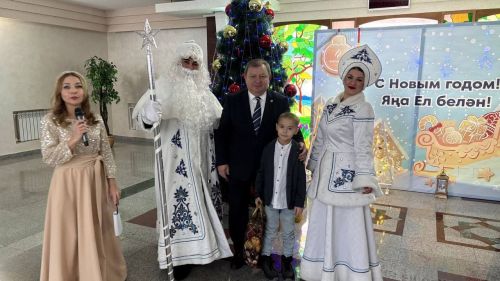 Дамир Ишкинеев исполнил заветные новогодние мечты особенных детей