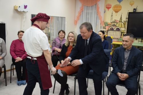 Подопечные группы дневного пребывания «Гармонии» провели мастер-класс по изготовлению пиццы