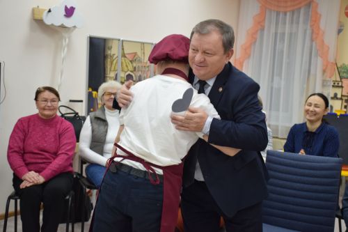 Подопечные группы дневного пребывания «Гармонии» провели мастер-класс по изготовлению пиццы
