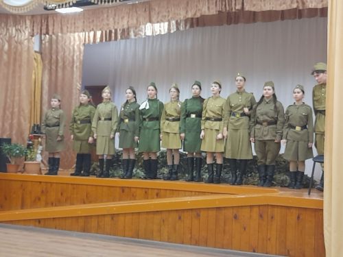 Школа искусств представила спектакль «А зори здесь тихие» для жителей дома-интерната