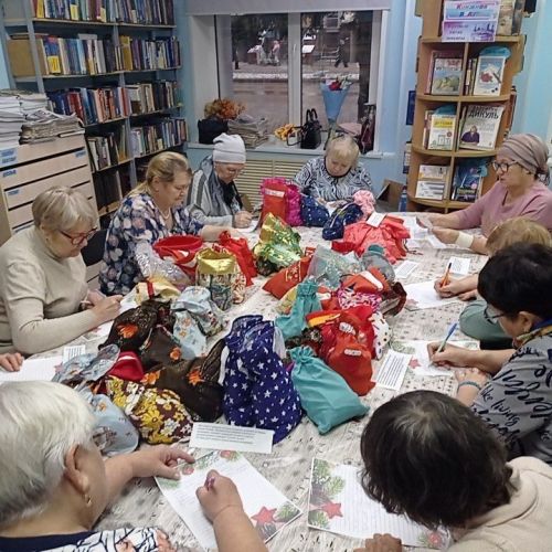 Новогодние подарочки от «Весты» в Нурлате: волонтеры дарят тепло воинам и детям
